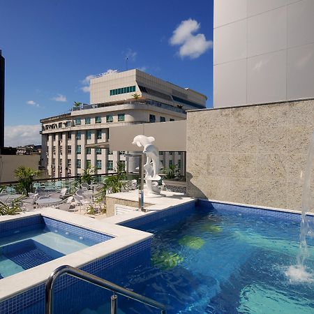 Hotel Atlantico Business Centro Rio de Janeiro Luaran gambar The photo shows a rooftop area featuring a swimming pool and a spa. The pool is inviting with a clear blue water, and there appears to be a waterfall feature. Surrounding the pool are areas for relaxation, possibly with sun loungers. In the backgroun
